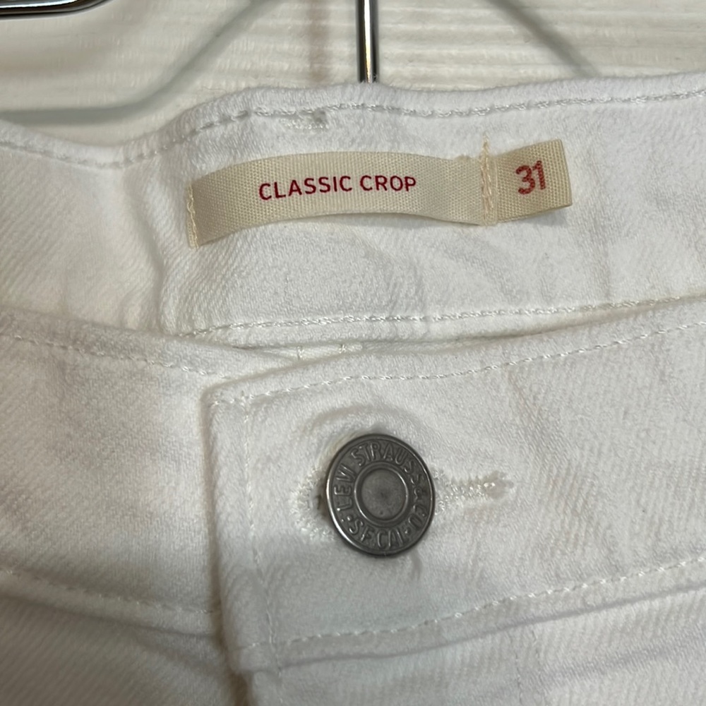 Levi’s Classic Cropped Jeans